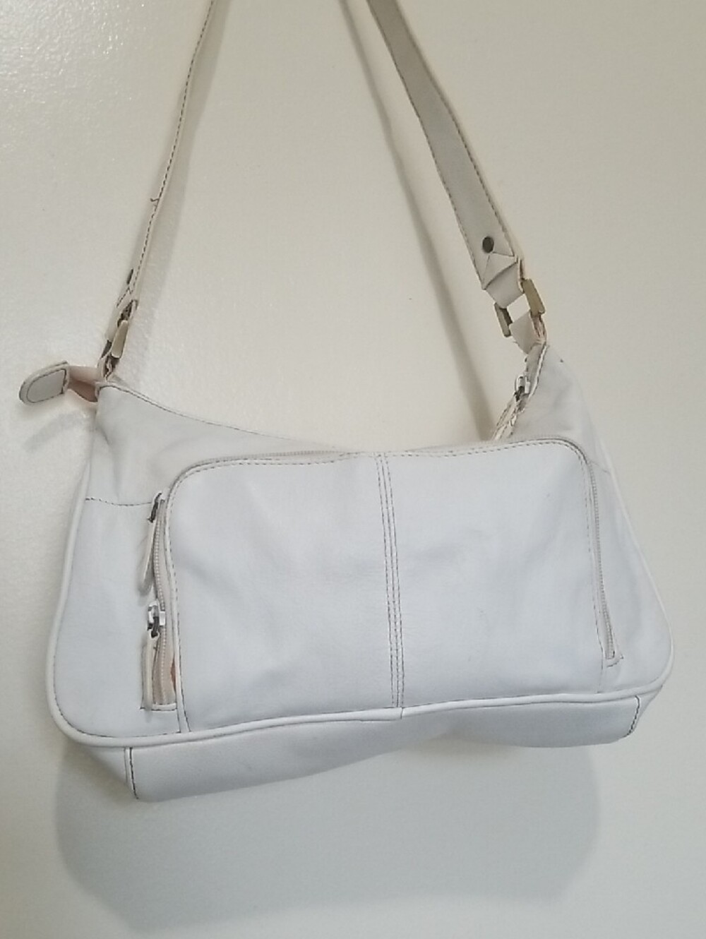 Wilsons Leather White Shoulder Bag with Front Buckle Pockets - Picture 2 of 15